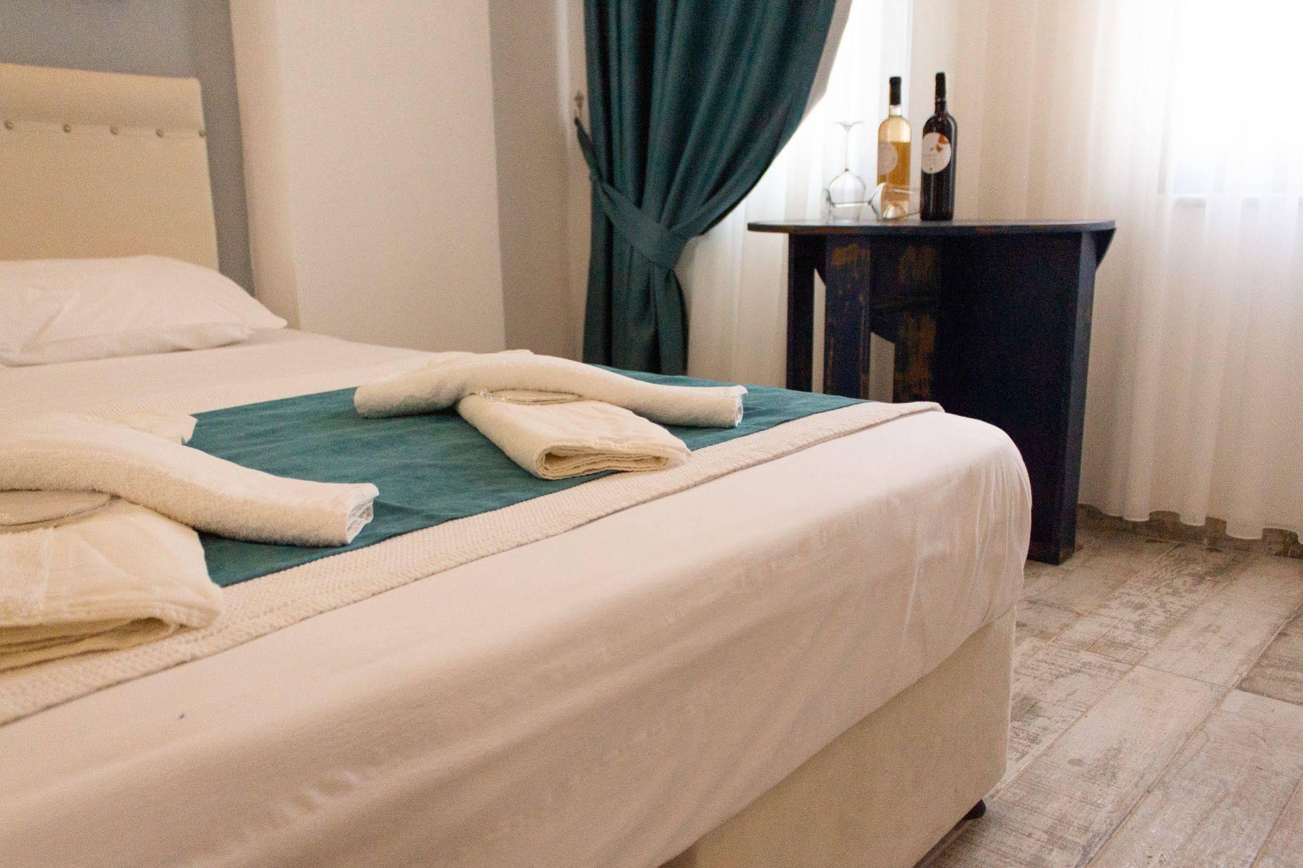 בוזקאדה Tenes Otel מראה חיצוני תמונה