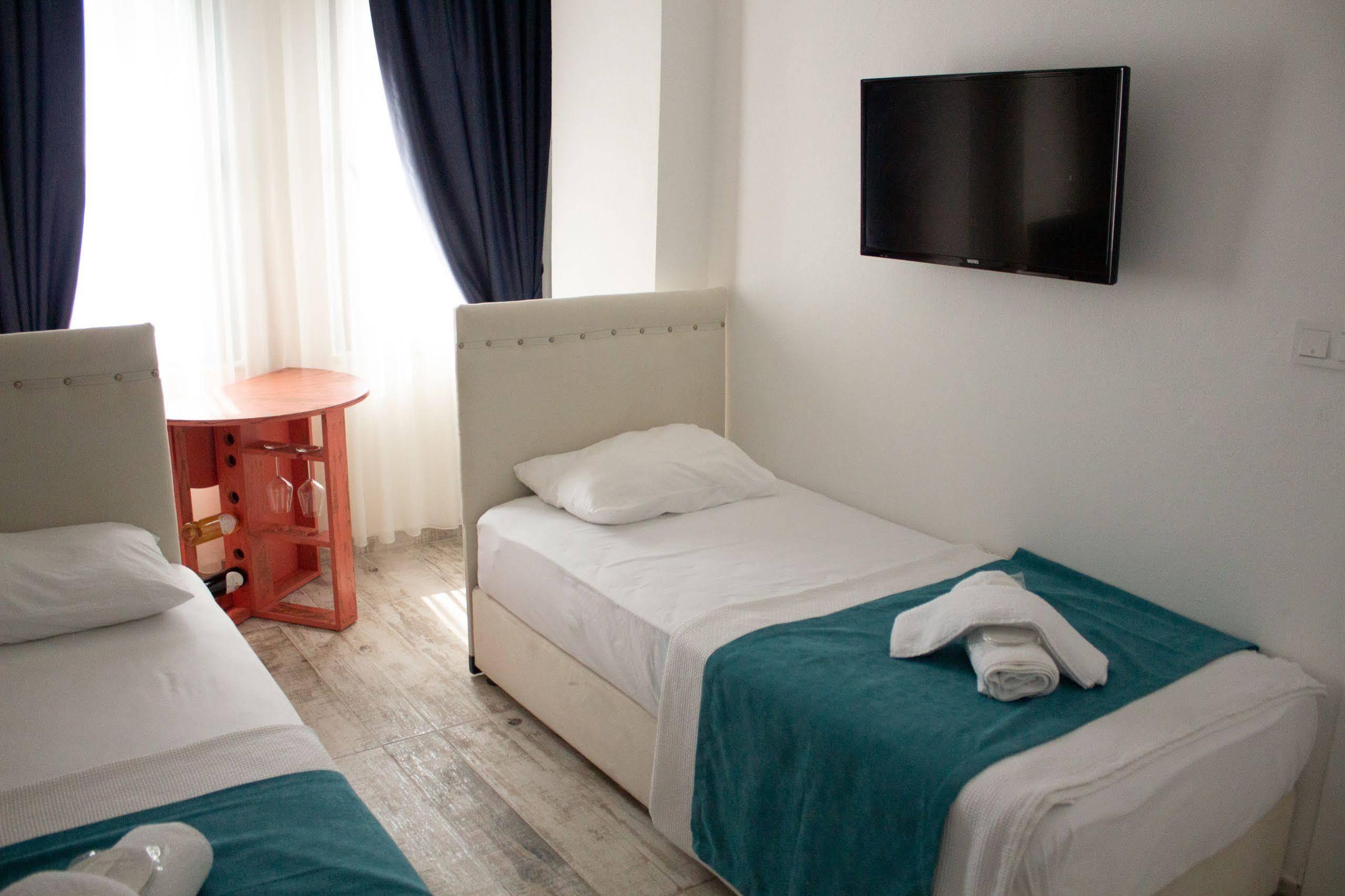 בוזקאדה Tenes Otel מראה חיצוני תמונה